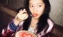 娱乐吃瓜君关晓彤,娱乐圈的“吃瓜”女王，揭秘明星幕后故事